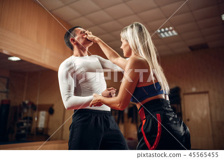 Female person makes pain in the eyes, self-defense Female person makes pain in the eyes, self-defense 45565455