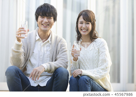 Water couple 45567986