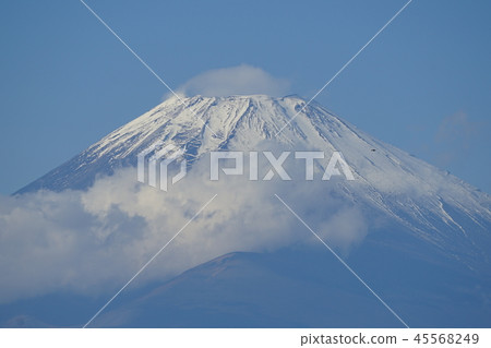An unusual phenomenon is blessed with steam from the head of Mt. Fuji! An unusual phenomenon is blessed with steam from the head of Mt. Fuji! 45568249