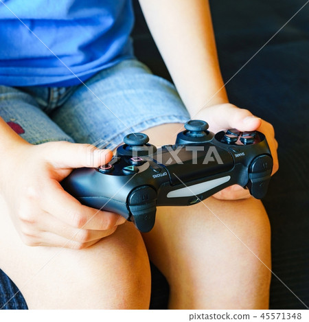 [Japan] Girl with Game Controller 45571348