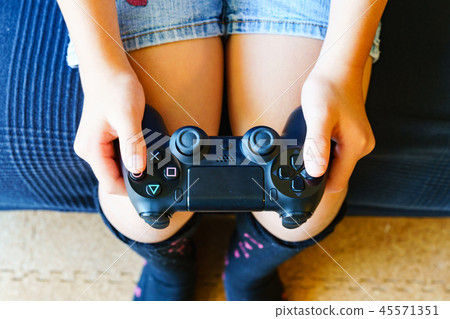 [Japan] Girl with Game Controller 45571351