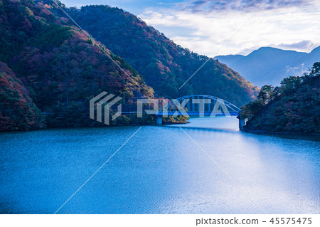 (Kanagawa Prefecture) Lake Tanzawa Setuki Ohashi in autumn 45575475