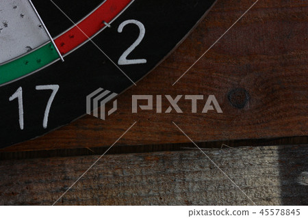 dart board zoom view to number plate 45578845