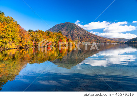 "Tochigi Prefecture" Autumn sunlight, autumn leaves of Mt. Mancho and Haccho dejima "From Lake Chuzenji" "Tochigi Prefecture" Autumn sunlight, autumn leaves of Mt. Mancho and Haccho dejima "From Lake Chuzenji" 45579119