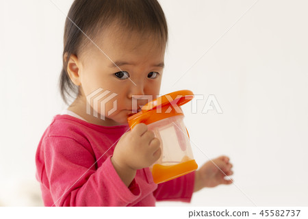 拿茶的女孩 拿茶的女孩 45582737