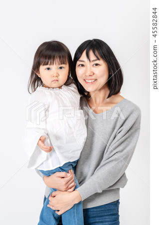 母親和女兒的肖像 45582844