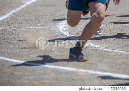 run, dash, hurrying 45584063