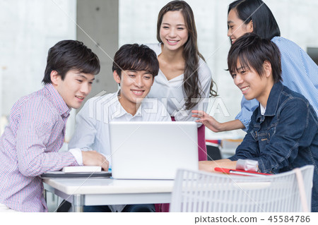 青年男女,大學生,專業學生 青年男女,大學生,專業學生 45584786