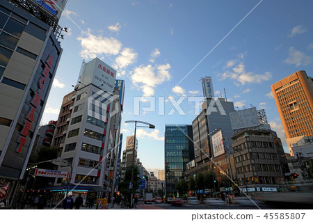 日本的東京都市風景“Surugadaishita”和神田神保町的風景（右：神田大學明治大學） 45585807
