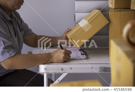 Shipping staff are checking the product 45586590