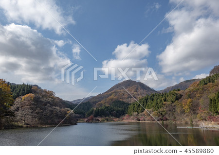 Usui Lake 45589880
