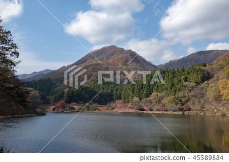 Usui Lake 45589884