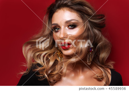 Woman With Red Lips And Beautiful Face 45589936