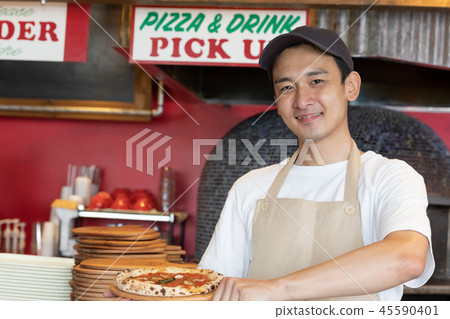 在比薩店工作的人 45590401