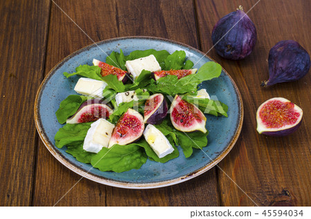 Salad with figs, arugula and cheese brie 45594034
