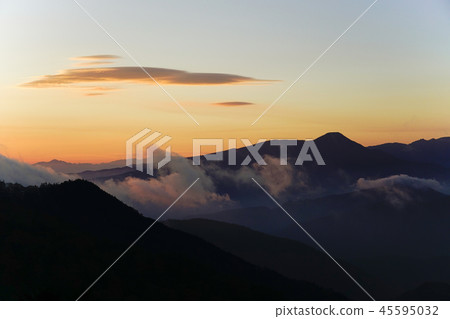 View Mt. Tateshina from the early morning Migahara plateau 45595032