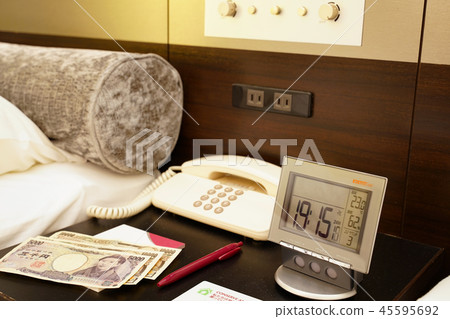 Money placed on the bedside (25,000 yen) 45595692