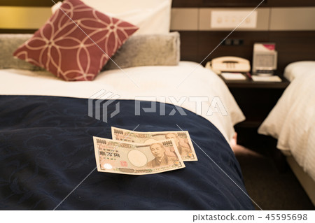 Money placed on the bedside (20,000 yen) 45595698