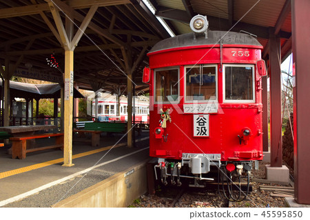 前名鐵谷崎線老田崎站的755 前名鐵谷崎線老田崎站的755 45595850