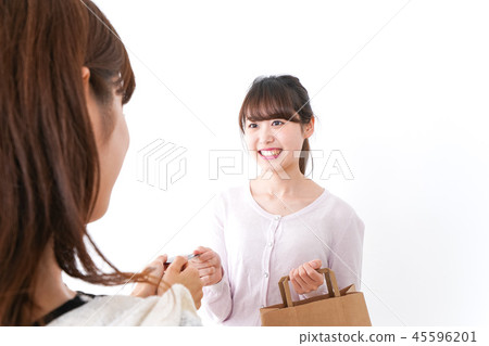 Women paying with credit card 45596201