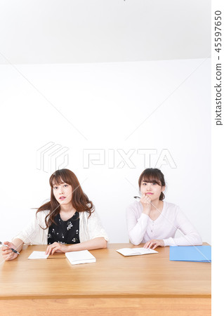 兩個女人要學習 兩個女人要學習 45597650