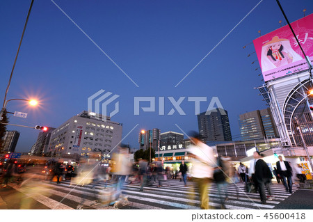 日本的東京都市風景您可以看到品川站（Takanawaguchi）和辦公樓等的都市風景 45600418