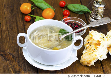Meat broth with vermicelli 45601008