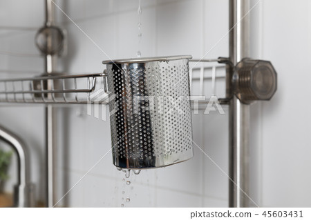 洗碗機的圖像有廚房器物的,廚房有白色背景 洗碗機的圖像有廚房器物的,廚房有白色背景 45603431