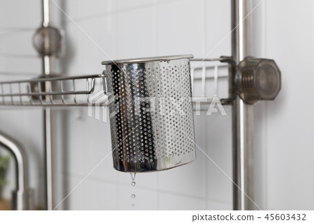 洗碗機的圖像有廚房器物的,廚房有白色背景 洗碗機的圖像有廚房器物的,廚房有白色背景 45603432