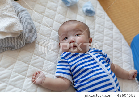 Smiling newborn baby 45604595