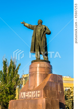 Monument of Vladimir Lenin on Lenin square in Volgograd, Russia Monument of Vladimir Lenin on Lenin square in Volgograd, Russia 45607253