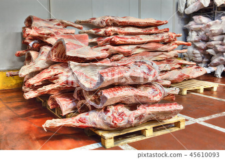 frozen stocks of red meat in a cold warehouse 45610093