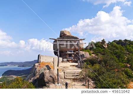 [Asujima Island] Layered rock and heavy rock (Oze Ishigamo Shrine) 45611042