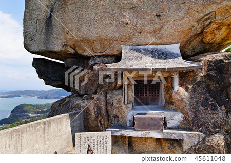 [Asujima Island] Layered rock and heavy rock (Oze Ishigamo Shrine) 45611048