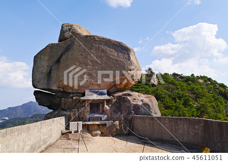 [Asujima Island] Layered rock and heavy rock (Oze Ishigamo Shrine) 45611051