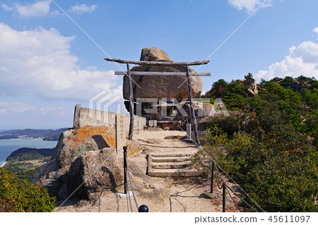 [Asujima Island] Layered rock and heavy rock (Oze Ishigamo Shrine) 45611097