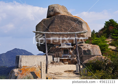 [阿島島]分層岩石和重岩（Oze Ishigamo Shrine） 45611113