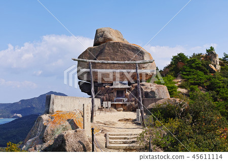 [Asujima Island] Layered rock and heavy rock (Oze Ishigamo Shrine) 45611114
