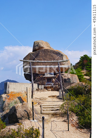 [阿島島]分層岩石和重岩（Oze Ishigamo Shrine） 45611115