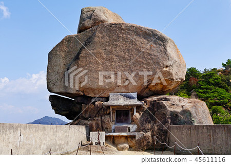 [Asujima Island] Layered rock and heavy rock (Oze Ishigamo Shrine) 45611116