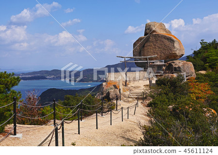 [Asujima Island] Layered rock and heavy rock (Oze Ishigamo Shrine) 45611124