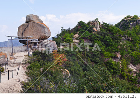 [Asujima Island] Layered rock and heavy rock (Oze Ishigamo Shrine) copy space 45611125