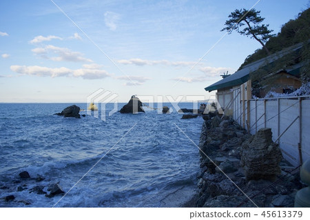 The couple's rock of the Futami-Kotama Shrine (at dusk) 45613379
