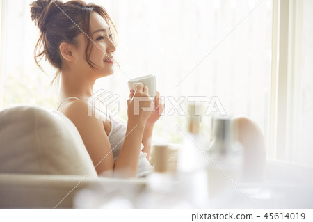 婦女生活方式放鬆 婦女生活方式放鬆 45614019