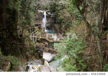 Ryujin Waterfall in Nakatsugawa City, Gifu Prefecture Ryujin Waterfall in Nakatsugawa City, Gifu Prefecture 45614989