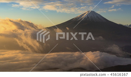 從Shindoen的雲海中的富士山 從Shindoen的雲海中的富士山 45616167