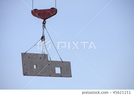 Hoisting construction works with tower crane Hoisting construction works with tower crane 45621151