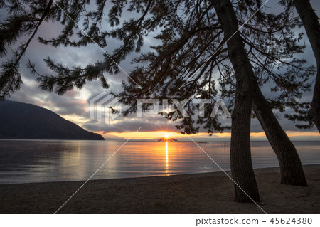 Dawn of Lake Okubuchi Dawn of Lake Okubuchi 45624380