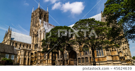 Lincoln Cathedral during the day in summer Lincoln Cathedral during the day in summer 45624639