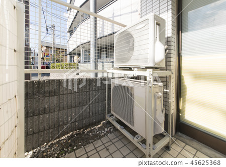 Air conditioner outdoor unit installation installation example